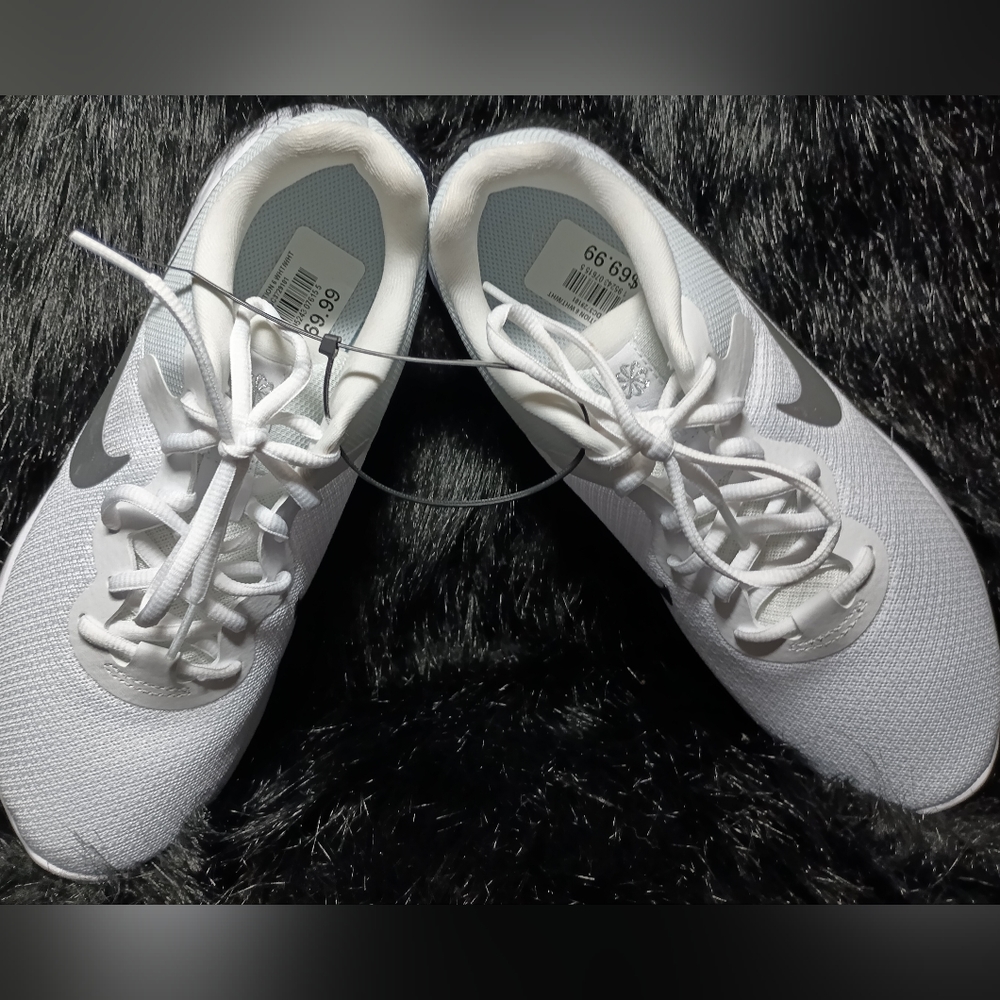 NWT NIKE Revolution 6 white/white Tennis Shoes